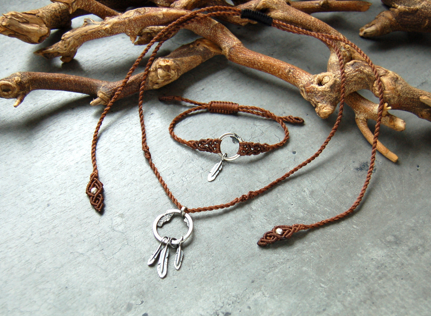 Silver feather jewellery set with macrame
