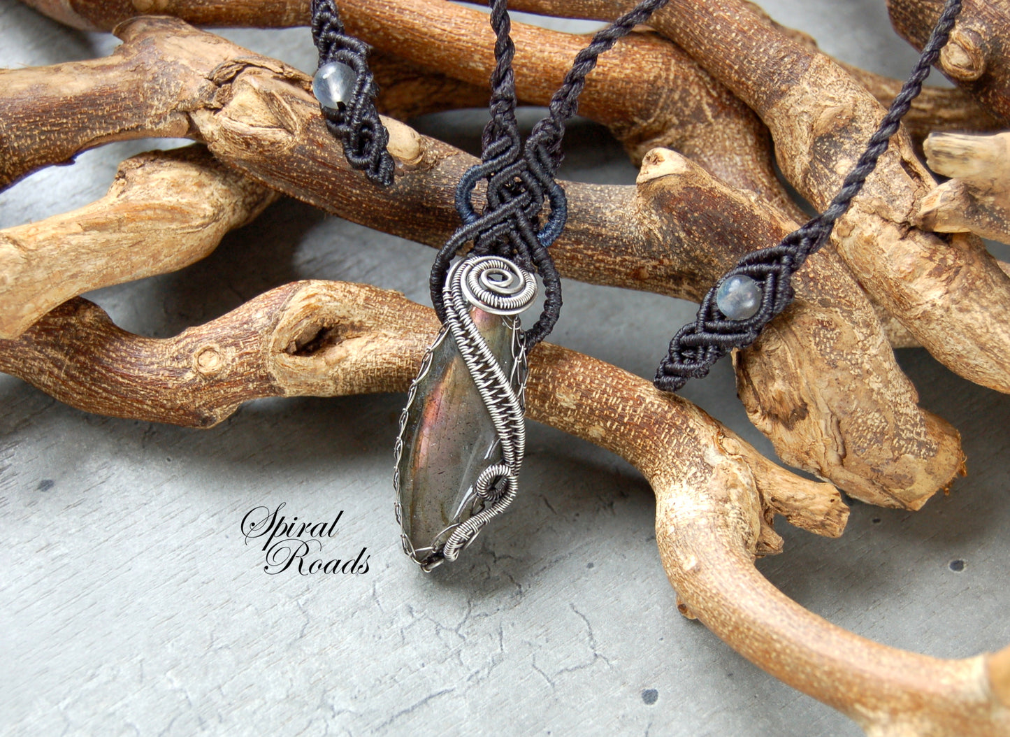 Sway pendant with Labradorite