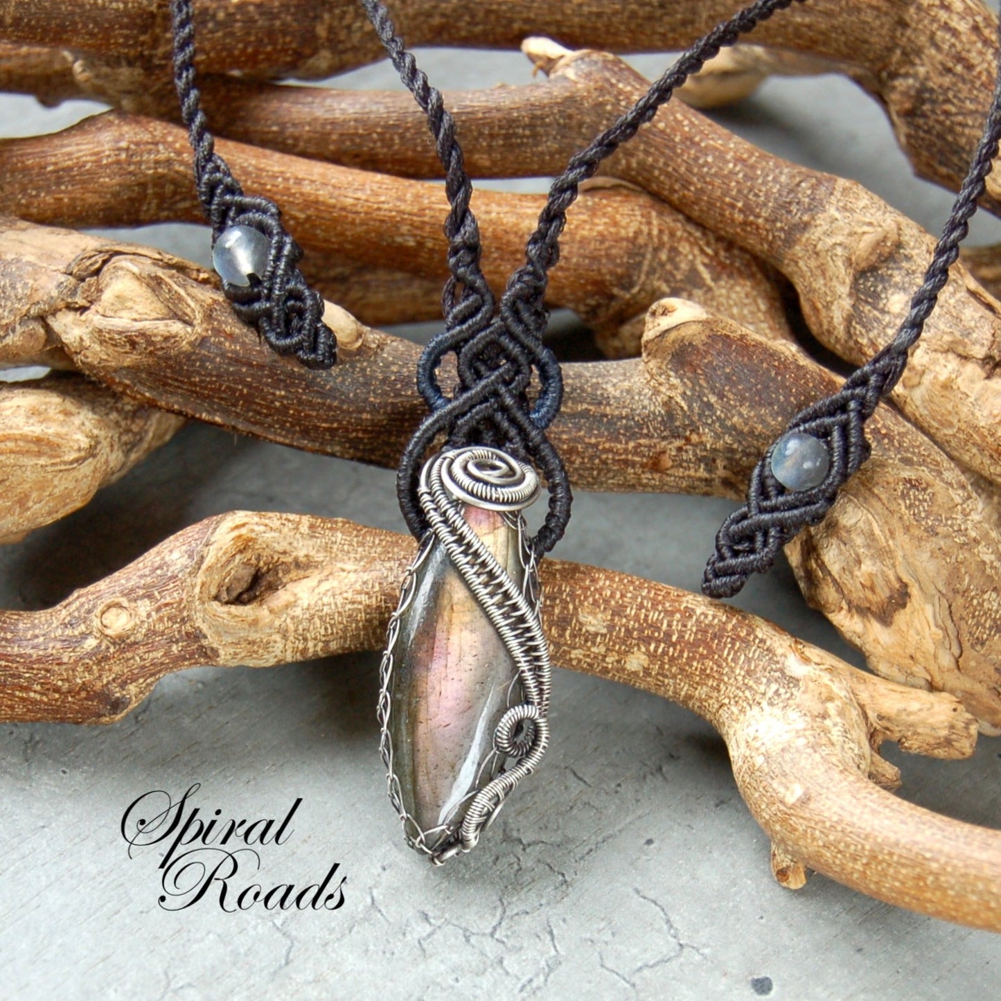 Sway pendant with Labradorite