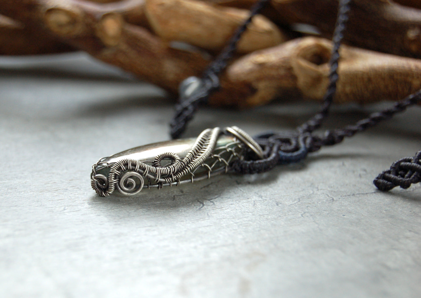 Sway pendant with Labradorite