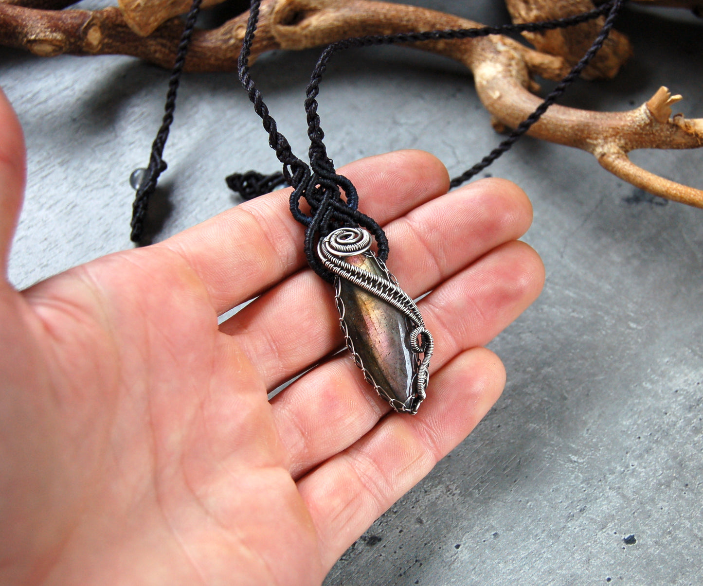 Sway pendant with Labradorite