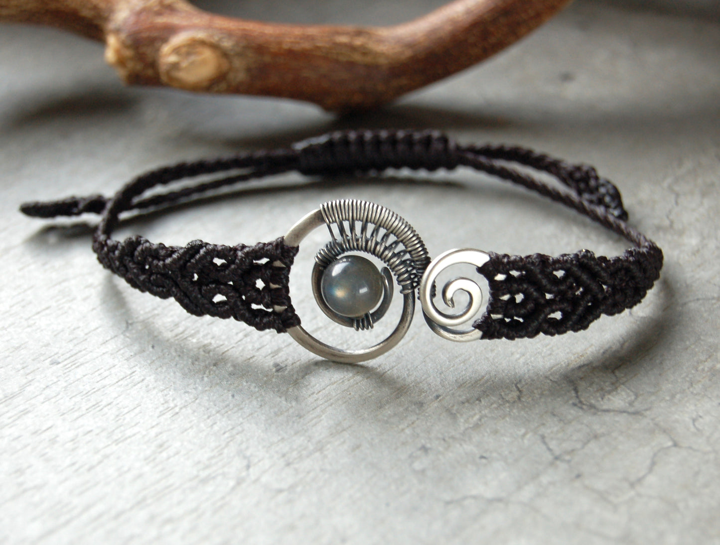 Wire wrap and macrame bracelet