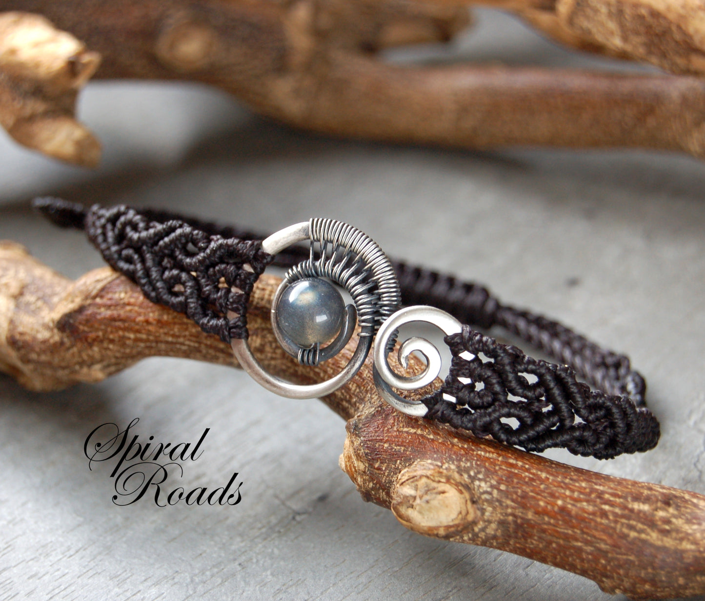 Wire wrap and macrame bracelet