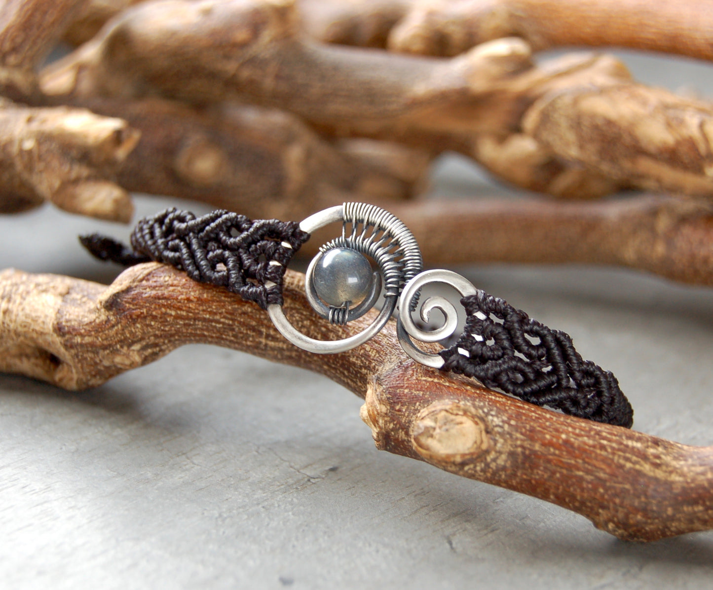 Wire wrap and macrame bracelet