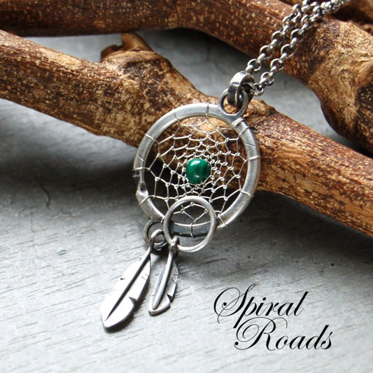 Silver dreamcatcher pendant with Malachite gemstone