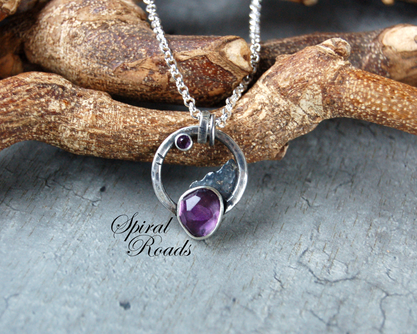 'Spacious' Pendant with Amethyst