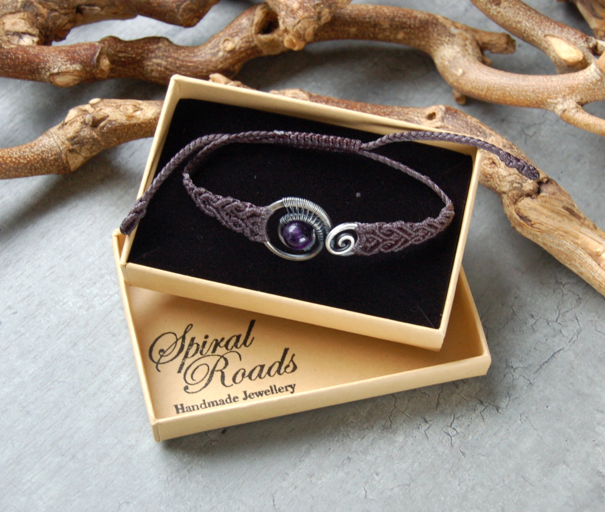 Amethyst macrame bracelet