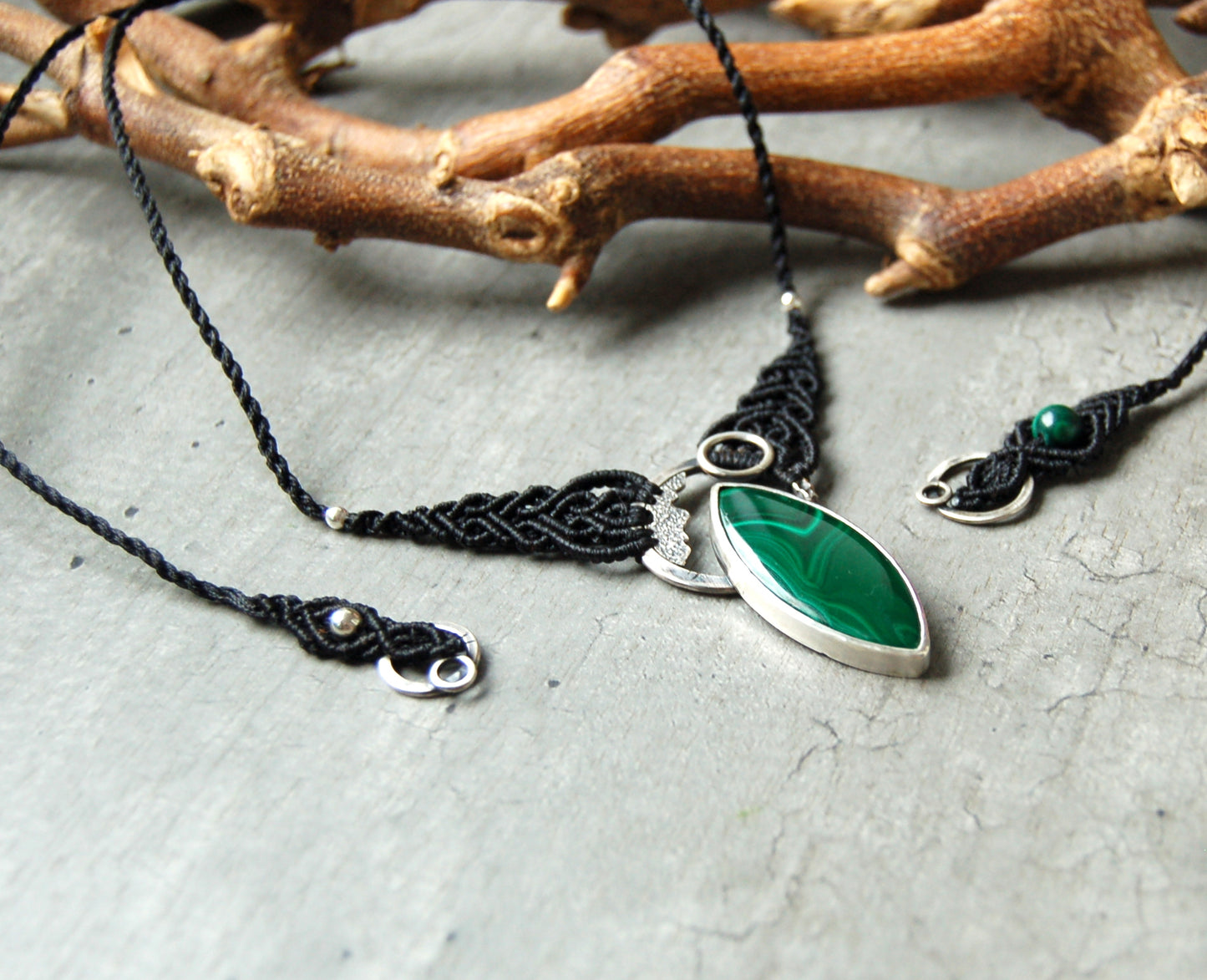 macrame choker necklace with malachite gemstone